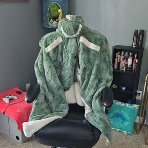 Dinosaur Hooded Blanket in Green and White